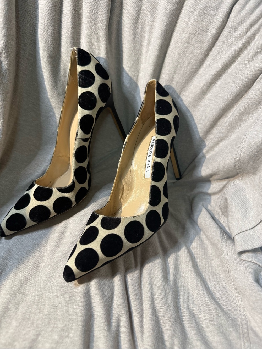 Manolo Blahnik Black & White Polka Dot Pointed Toe Pump size eu 39,5